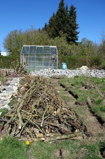 Hügelkultur - raised beds on wood