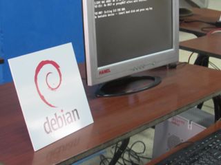 Debian en Flisol Habana
